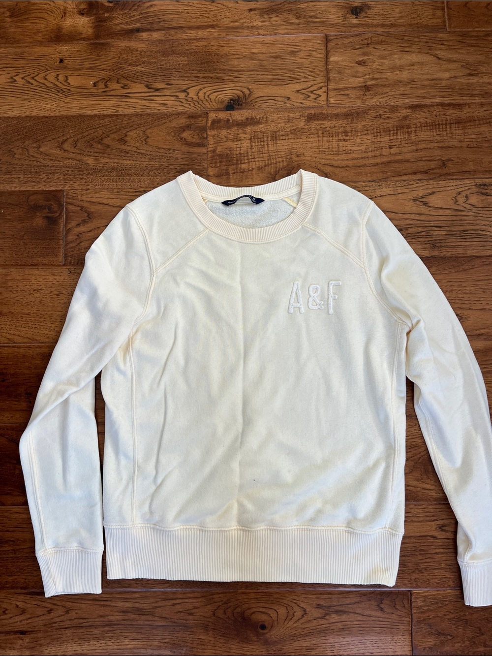 Abercrombie & Fitch Crewneck in Butter Yellow, Size Medium